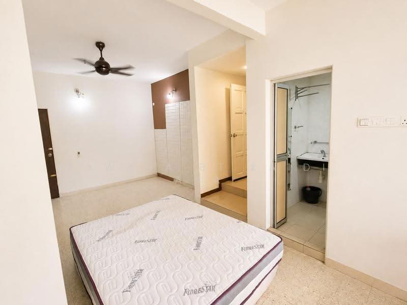 Rumah Teres 2-Tingkat untuk Dijual di Taman Pinggiran Templer (Selayang) - Zawana BT Zaidi Ana - Bedroom - PropertyGuru.com.my