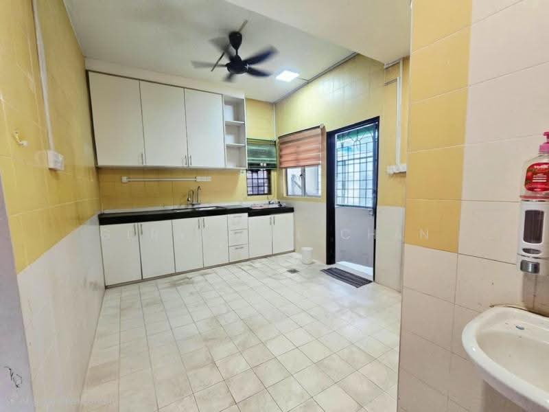 Rumah Teres 2-Tingkat untuk Disewa di Subang Bestari (Shah Alam) - Geraldine Chan - Kitchen - PropertyGuru.com.my