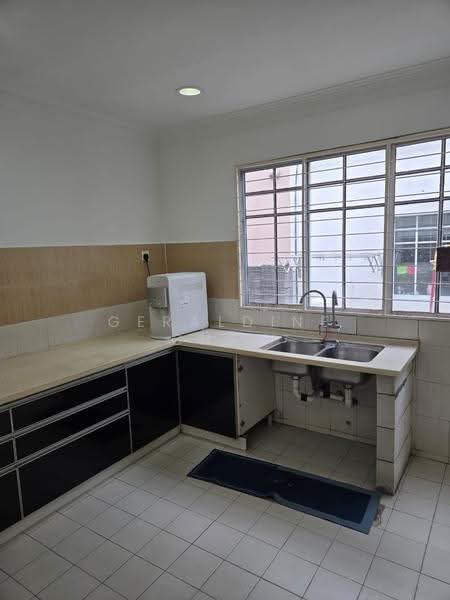 Rumah Teres 2-Tingkat untuk Disewa di Subang Bestari (Shah Alam) - Geraldine Chan - Kitchen - PropertyGuru.com.my