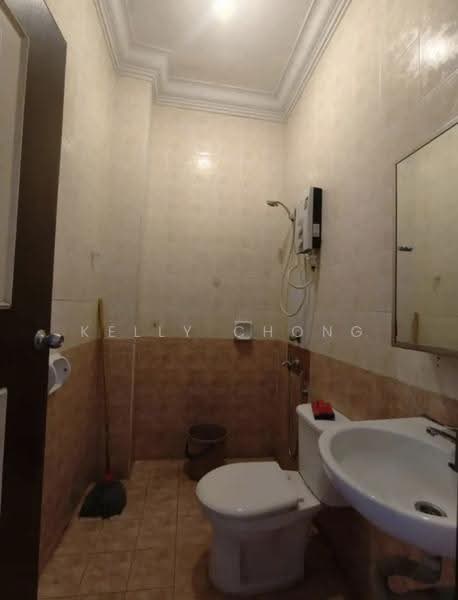 Rumah Teres 1.5-Tingkat untuk Disewa di Taman Rinting (Masai) - Kelly Chong - Bathroom - PropertyGuru.com.my