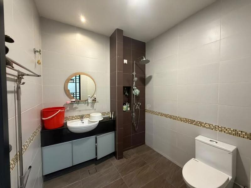 Cluster House for Sale in Bandar Putra Kulai (Kulai) - JH Yap - Bathroom - PropertyGuru.com.my