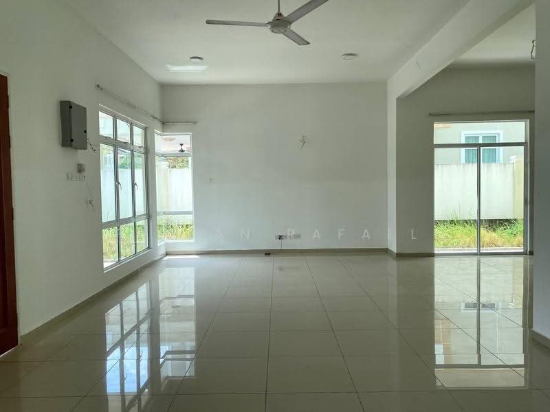 Rumah Teres 2-Tingkat untuk Dijual di Taman Bukit Senawang (Senawang) - Farhan Rafael - Living Room - PropertyGuru.com.my