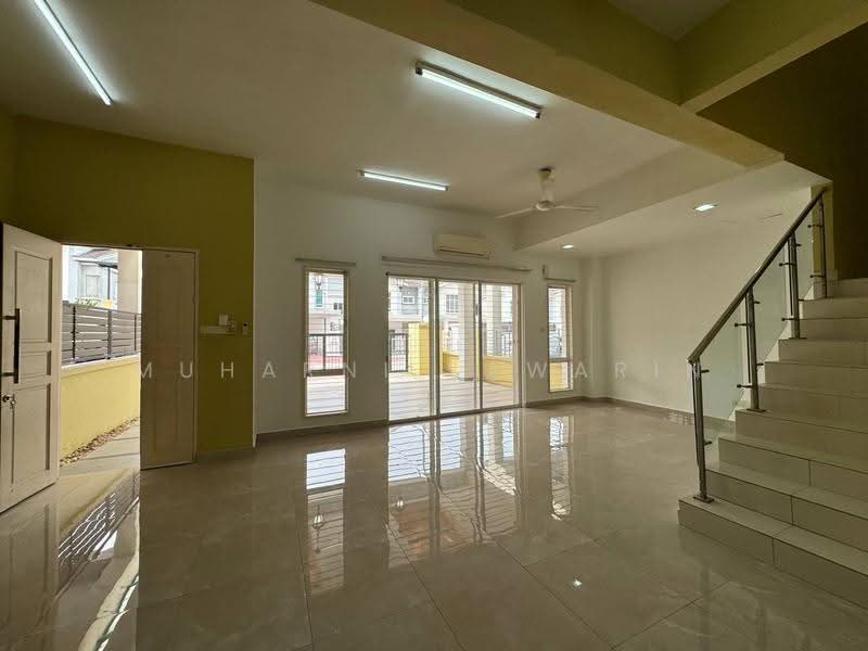 Rumah Teres 2-Tingkat untuk Dijual di D'Kayangan (Shah Alam) - muharni sawarin - Living Room - PropertyGuru.com.my