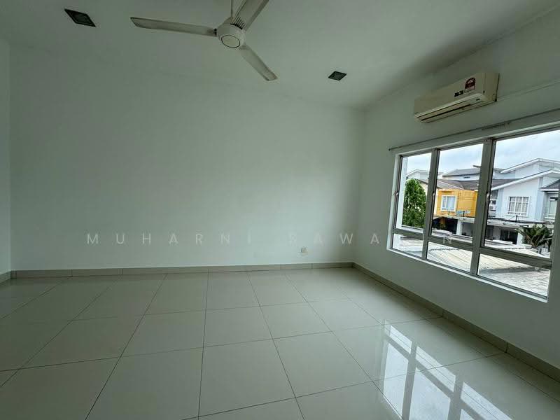 Rumah Teres 2-Tingkat untuk Dijual di D'Kayangan (Shah Alam) - muharni sawarin - Living Room - PropertyGuru.com.my