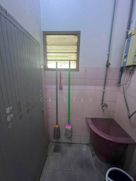 1-storey Terraced House for Sale in Ipoh (Perak) - Ck Nyau - Bathroom - PropertyGuru.com.my