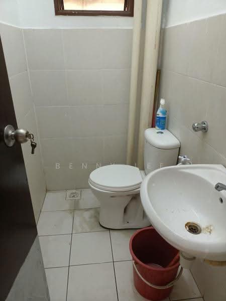 Pangsapuri untuk Disewa di Teratai Apartment @ Taman Sutera - Benny Lee - Bathroom - PropertyGuru.com.my