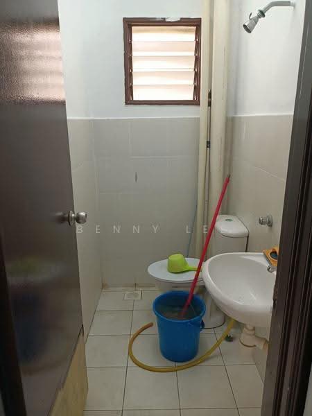 Pangsapuri untuk Disewa di Teratai Apartment @ Taman Sutera - Benny Lee - Bathroom - PropertyGuru.com.my