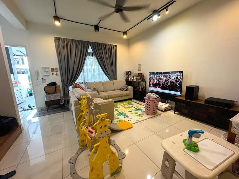 Rumah Kluster untuk Dijual di Taman Setia Indah (Tebrau) - Daniel Yong - Living Room - PropertyGuru.com.my