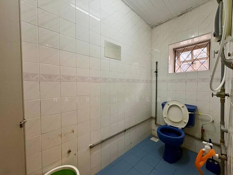2-storey Terraced House for Sale in Seksyen 4 (Shah Alam) - Nazri Hassan - Bathroom - PropertyGuru.com.my