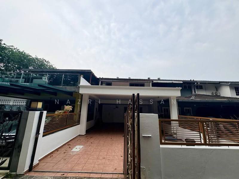 2-storey Terraced House for Sale in Seksyen 4 (Shah Alam) - Nazri Hassan - Exterior - PropertyGuru.com.my