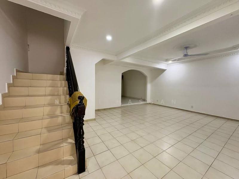2-storey Terraced House for Sale in Seksyen 4 (Shah Alam) - Nazri Hassan - Living Room - PropertyGuru.com.my