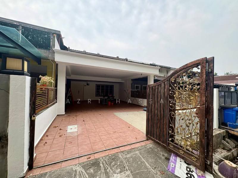 2-storey Terraced House for Sale in Seksyen 4 (Shah Alam) - Nazri Hassan - Exterior - PropertyGuru.com.my