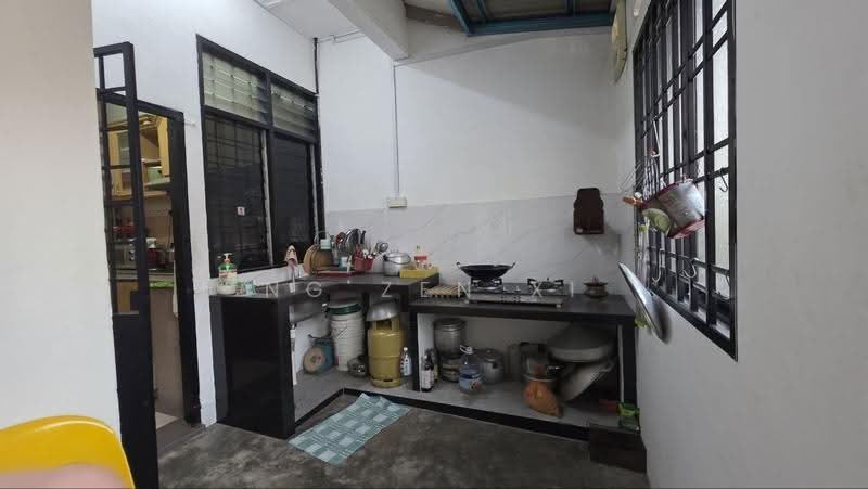 Rumah Teres 2-Tingkat untuk Dijual di Taman Ungku Tun Aminah (Skudai) - NG ZEN XI - Kitchen - PropertyGuru.com.my
