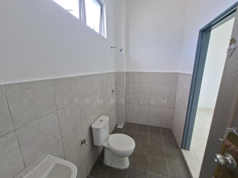 Rumah Teres 2-Tingkat untuk Dijual di Taman Krubong Jaya (Krubong) - Thomas Lam - Bathroom - PropertyGuru.com.my