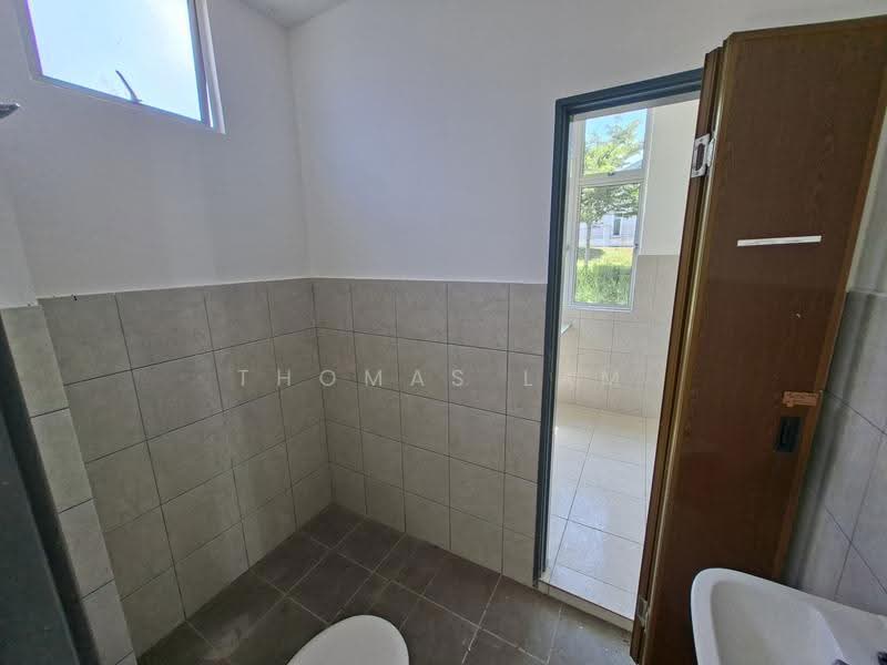 Rumah Teres 2-Tingkat untuk Dijual di Taman Krubong Jaya (Krubong) - Thomas Lam - Bathroom - PropertyGuru.com.my