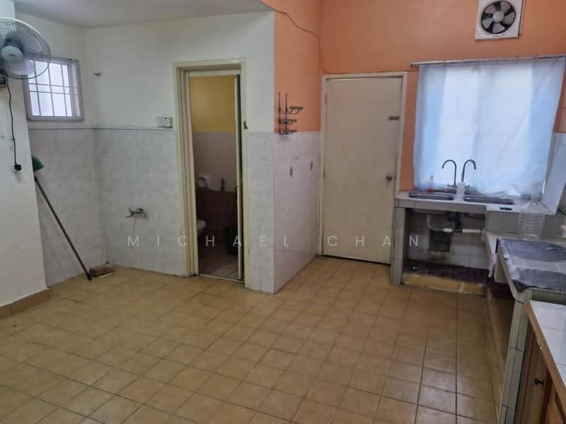 Rumah Teres 2-Tingkat untuk Dijual di Taman Aman Putra (Puchong) - Michael Chan - Kitchen - PropertyGuru.com.my