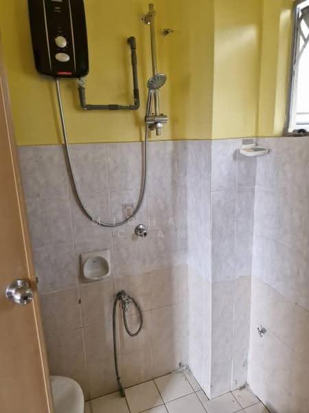 Rumah Teres 2-Tingkat untuk Dijual di Taman Aman Putra (Puchong) - Michael Chan - Bathroom - PropertyGuru.com.my