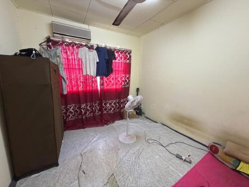 Flat for Sale at Taman Melor - Zack Chow - Bedroom - PropertyGuru.com.my