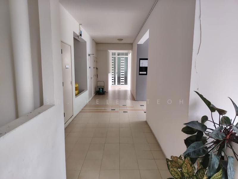 Condominium for Rent at 10 Island Resort - Sr. Helen Teoh - Corridor - PropertyGuru.com.my