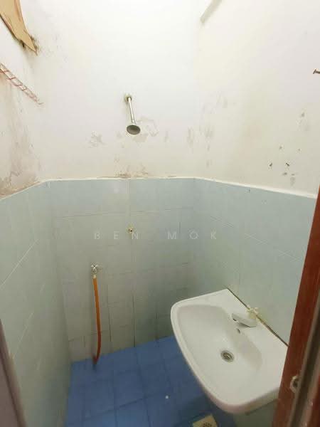 Pangsapuri untuk Dijual di Impiana Apartment - Ben Mok - Bathroom - PropertyGuru.com.my