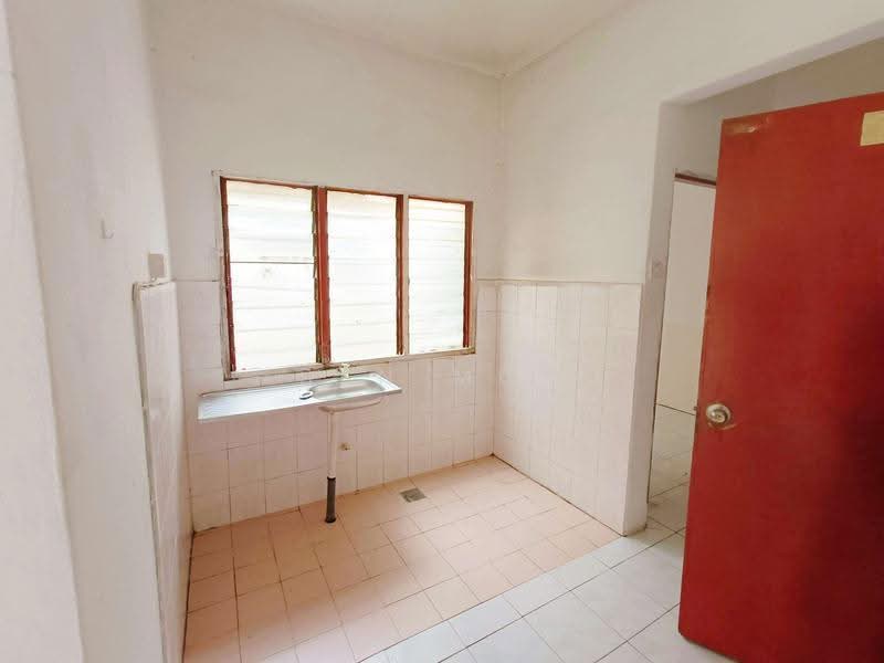 Pangsapuri untuk Dijual di Impiana Apartment - Ben Mok - Kitchen - PropertyGuru.com.my