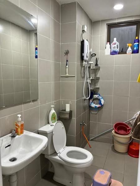 Kediaman Servis untuk Dijual di Suria Putra - Alicia Soo - Bathroom - PropertyGuru.com.my