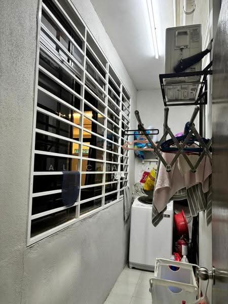 Kediaman Servis untuk Dijual di Suria Putra - Alicia Soo - Balcony - PropertyGuru.com.my