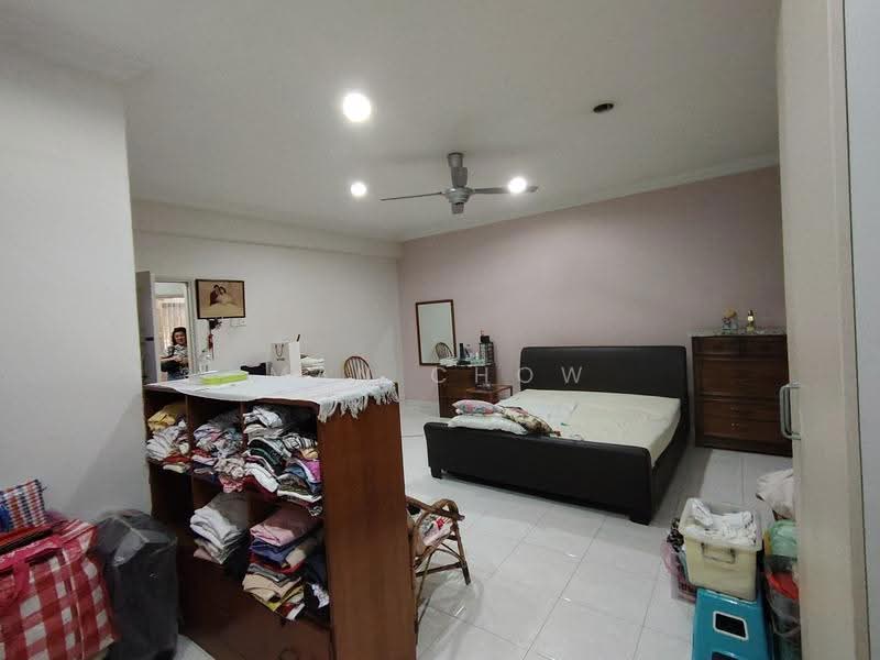 Rumah Teres 2-Tingkat untuk Dijual di Happy Garden (Kuchai Lama) - MAN CHOW - Bedroom - PropertyGuru.com.my