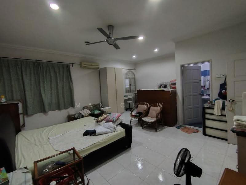 Rumah Teres 2-Tingkat untuk Dijual di Happy Garden (Kuchai Lama) - MAN CHOW - Bedroom - PropertyGuru.com.my