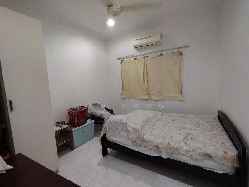 Rumah Teres 2-Tingkat untuk Dijual di Happy Garden (Kuchai Lama) - MAN CHOW - Bedroom - PropertyGuru.com.my