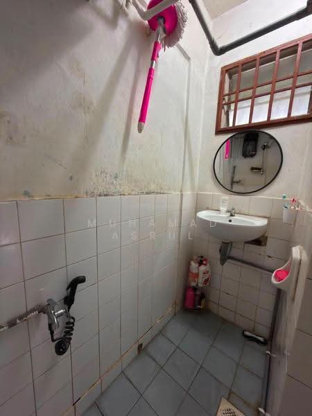Flat for Sale at Balau - Muhamad Asrul - Bathroom - PropertyGuru.com.my