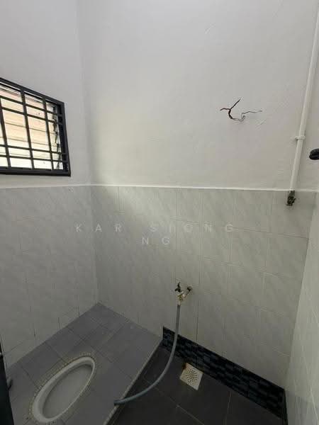 1-storey Terraced House for Sale in Kluang (Johor) - Kar Siong Ng - Bathroom - PropertyGuru.com.my