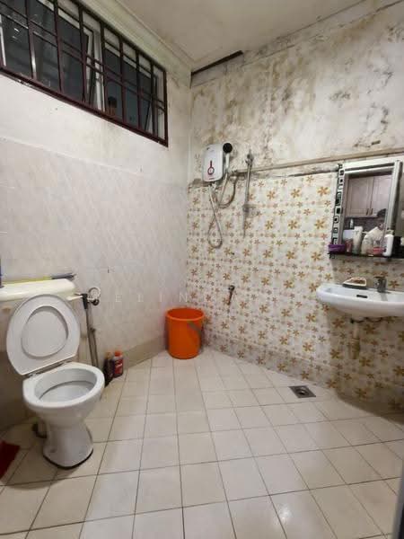 Rumah Teres 2-Tingkat untuk Dijual di Taman Pulai Utama (Skudai) - Melinda Ee - Bathroom - PropertyGuru.com.my