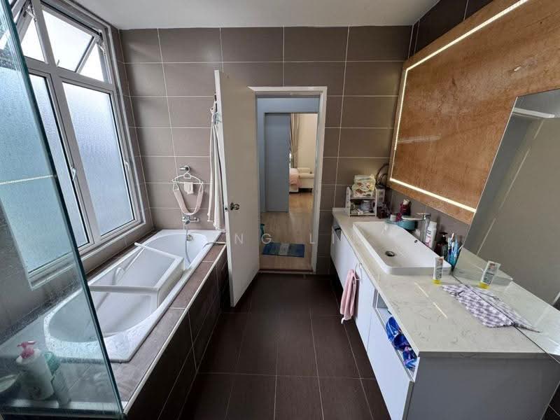 Rumah Kluster untuk Dijual di Nusa Sentral (Iskandar Puteri (Nusajaya)) - Fong Lik - Bathroom - PropertyGuru.com.my