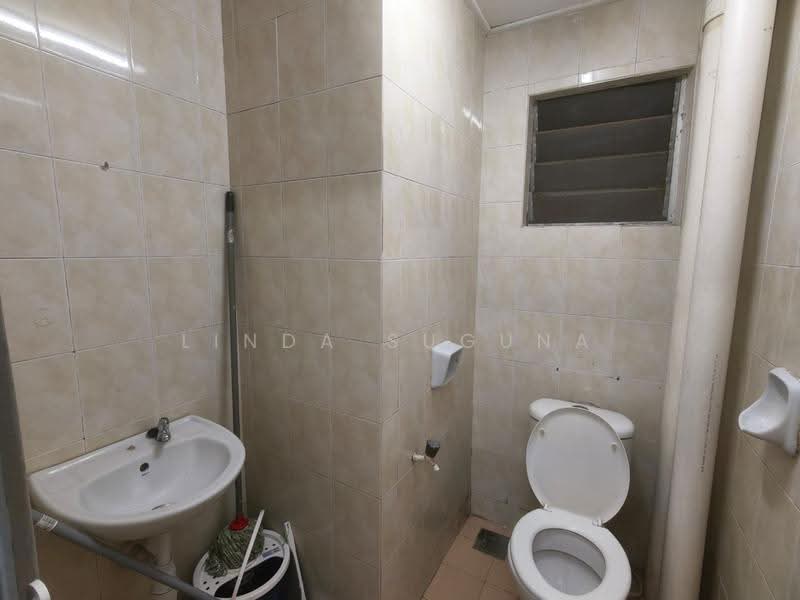 Pangsapuri untuk Dijual di Seri Ixora Apartment - Linda Suguna - Bathroom - PropertyGuru.com.my