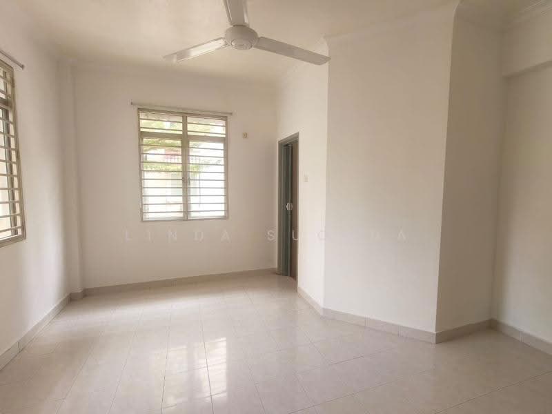 Pangsapuri untuk Dijual di Seri Ixora Apartment - Linda Suguna - Living Room - PropertyGuru.com.my