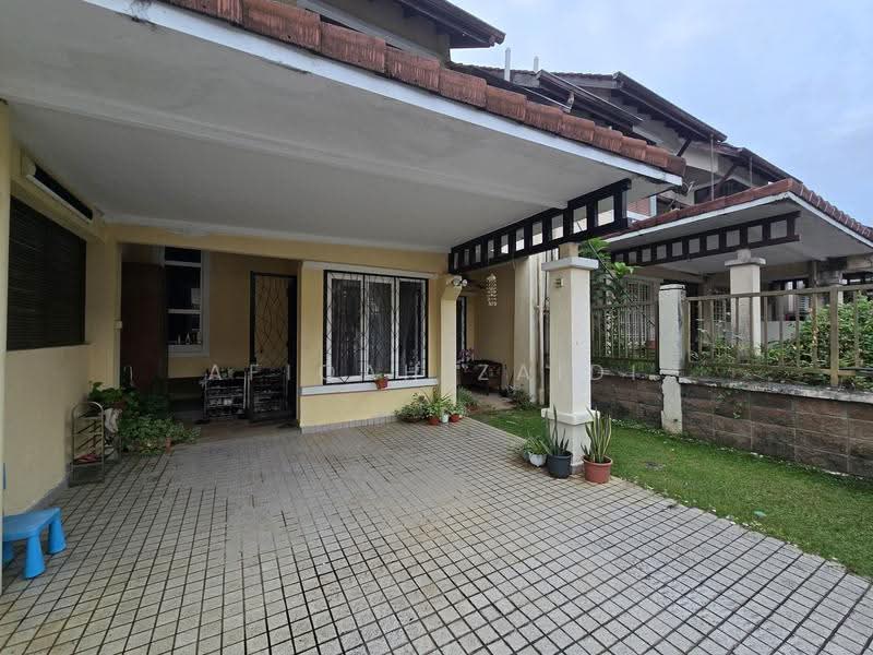 2-storey Terraced House for Sale in Bukit Jelutong (Shah Alam) - Afiqah zaidi - Exterior - PropertyGuru.com.my