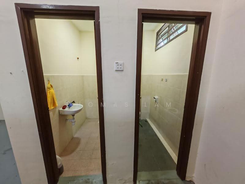 Shop for Sale in Taman Kota Syahbandar (Melaka City) - Thomas Lam - Bathroom - PropertyGuru.com.my