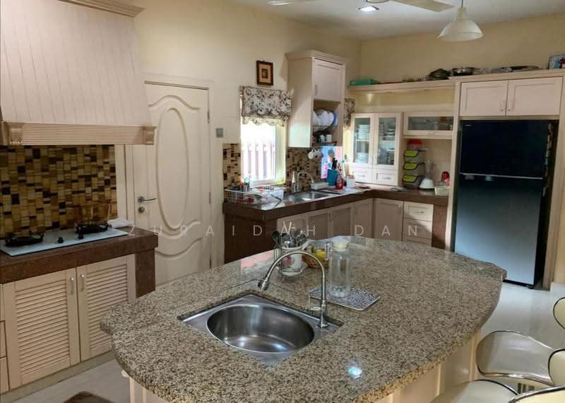 Bungalow House untuk Dijual di Saujana Impian (Kajang) - Zuraidah Dan - Kitchen - PropertyGuru.com.my