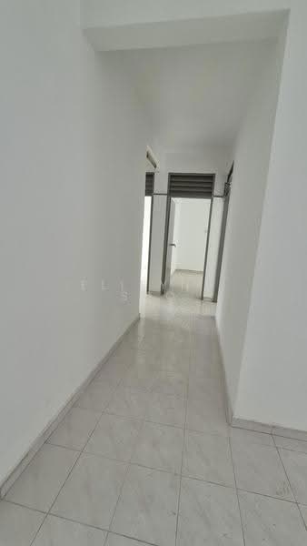 Rumah Flat untuk Dijual di Stulang Laut - Elleyna Soo - Corridor - PropertyGuru.com.my