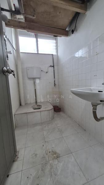Rumah Flat untuk Dijual di Stulang Laut - Elleyna Soo - Bathroom - PropertyGuru.com.my