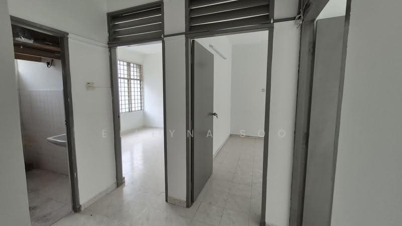 Rumah Flat untuk Dijual di Stulang Laut - Elleyna Soo - Bathroom - PropertyGuru.com.my