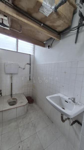 Rumah Flat untuk Dijual di Stulang Laut - Elleyna Soo - Bathroom - PropertyGuru.com.my