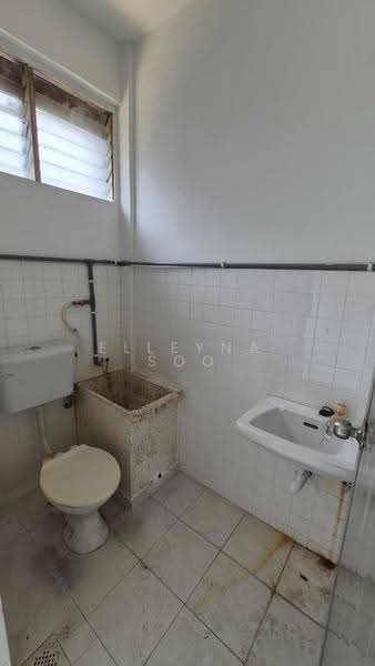 Rumah Flat untuk Dijual di Stulang Laut - Elleyna Soo - Bathroom - PropertyGuru.com.my