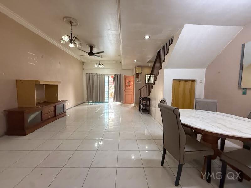 2-storey Terraced House for Sale in Port Klang (Pelabuhan Klang) (Selangor) - Leon Ng - Living Room - PropertyGuru.com.my
