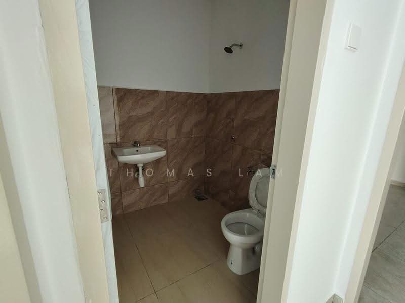 Service Residence for Sale at PANGSAPURI GADONG HARMONI @ AMBIENCE RESIDENCE - Thomas Lam - Bathroom - PropertyGuru.com.my
