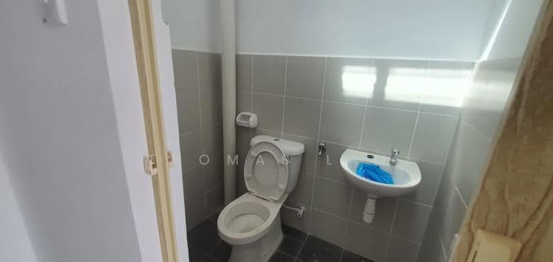 1-storey Terraced House for Sale in Taman Belatuk Mas (Durian Tunggal) - Thomas Lam - Bathroom - PropertyGuru.com.my