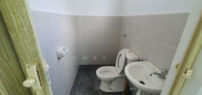 1-storey Terraced House for Sale in Taman Belatuk Mas (Durian Tunggal) - Thomas Lam - Bathroom - PropertyGuru.com.my