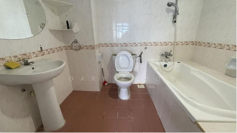 Kondominium untuk Dijual di Parkview Towers - Gary Khoo - Bathroom - PropertyGuru.com.my