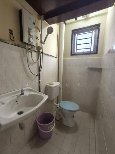 Flat for Sale at Sri Intan - Melinda Ee - Bathroom - PropertyGuru.com.my